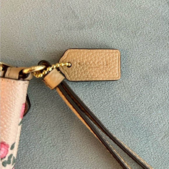 Coach floral pattern wristlet - Picture 6 of 7